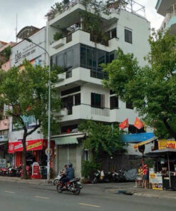 Mặt tiền căn góc đường Hoàng Hoa Thám.