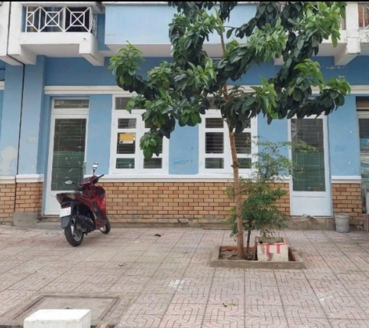 CHÍNH CHỦ BÁN NHÀ DẠNG SHOPHOUSE — GÓC NGÃ TƯ ĐẸP, PHÙ HỢP KINH DOANH — QUẬN 7